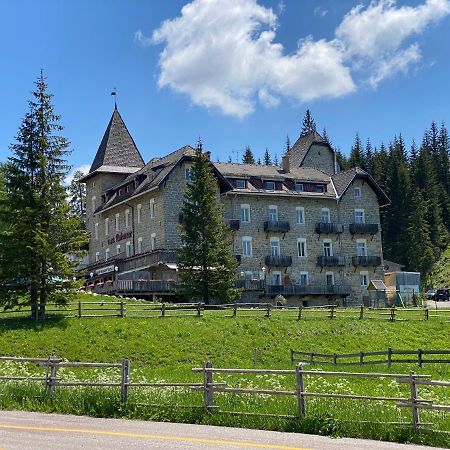 Hotel Castel Latemar Carezza al Lago Esterno foto