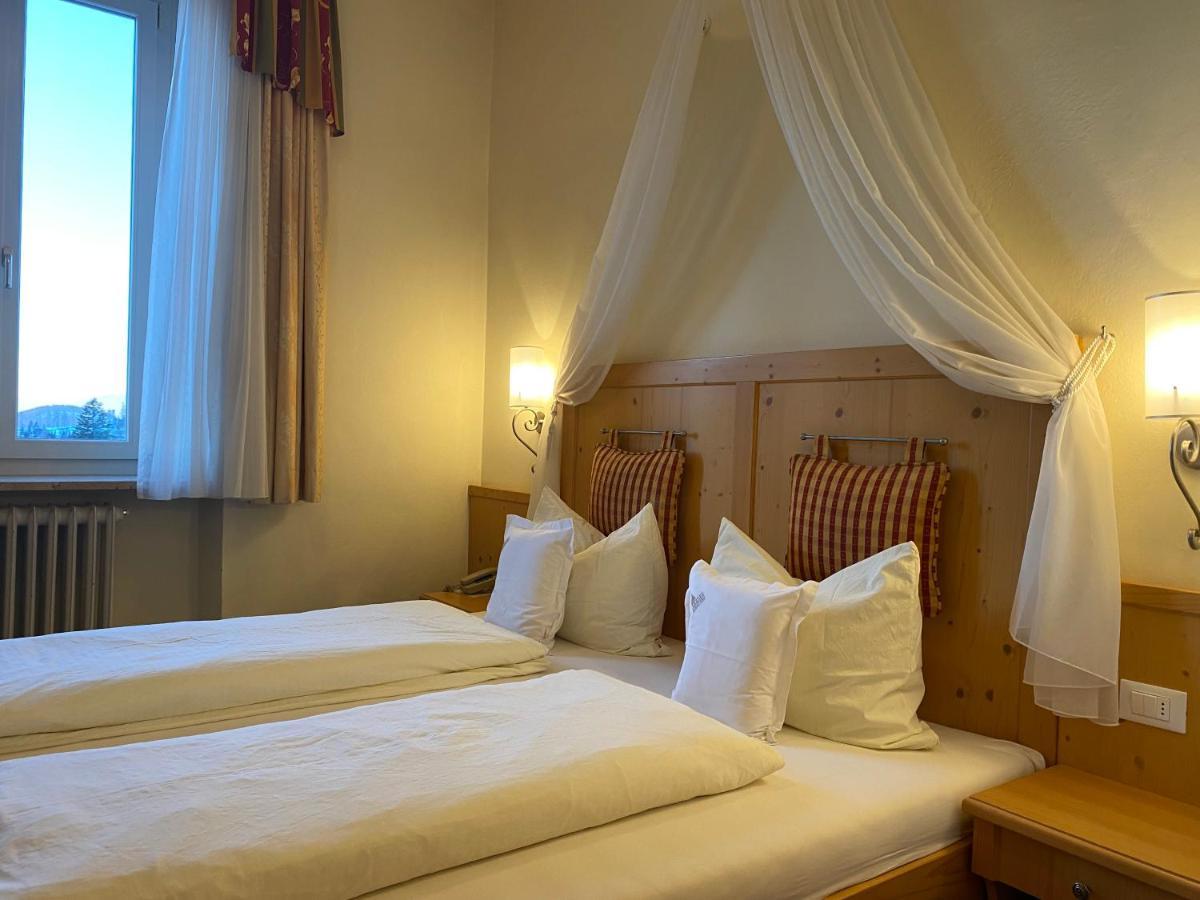 Hotel Castel Latemar Carezza al Lago Esterno foto
