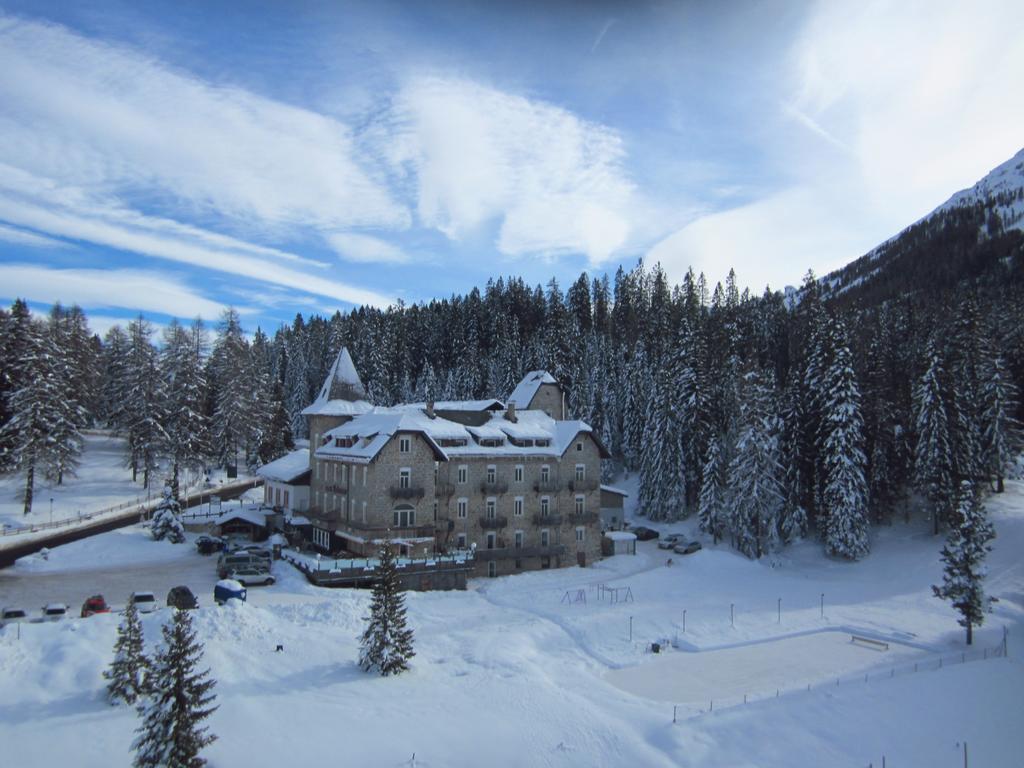 Hotel Castel Latemar Carezza al Lago Esterno foto