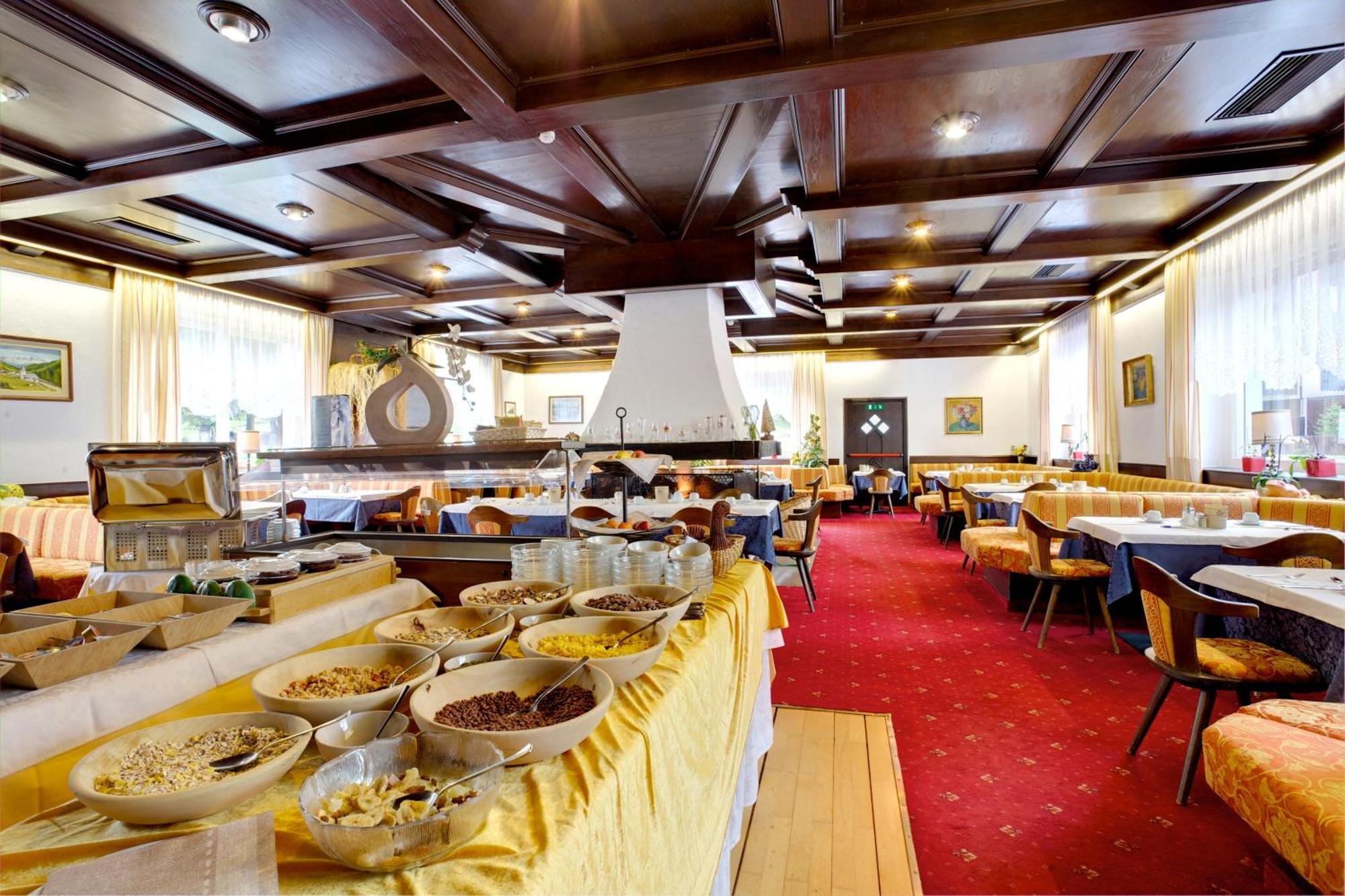 Hotel Castel Latemar Carezza al Lago Esterno foto